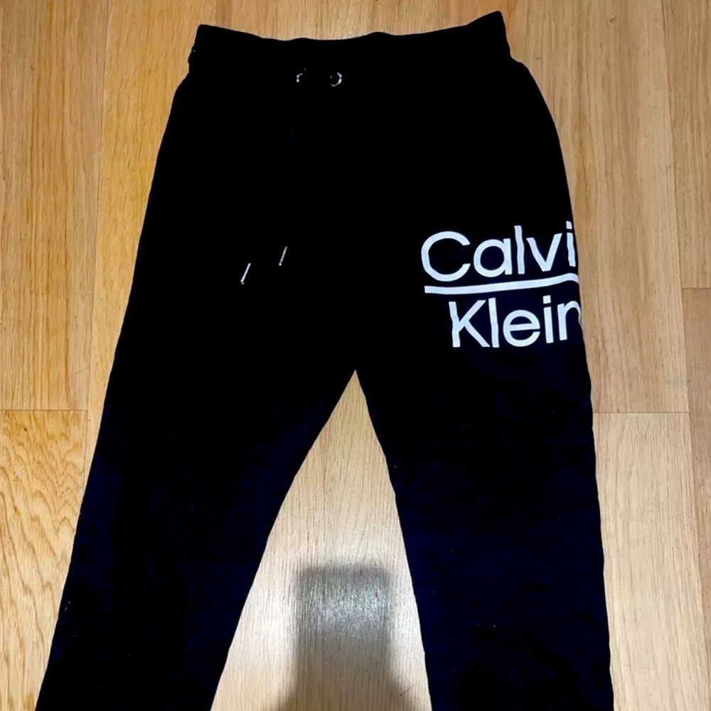 Women's SweatPants; Calvin Klein
Performance Black Joggers Size Small